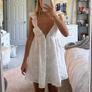 Super cute white mini dress flowy